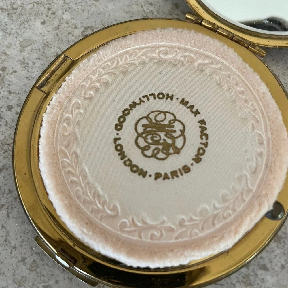 Ladies Vintage Max Factor Compact Charles of the Ritz